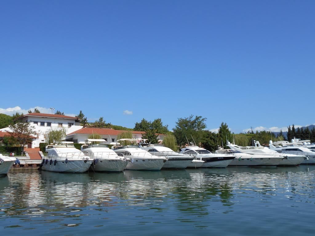Hotel Iron Gate Marina3B Sarzana Exterior foto