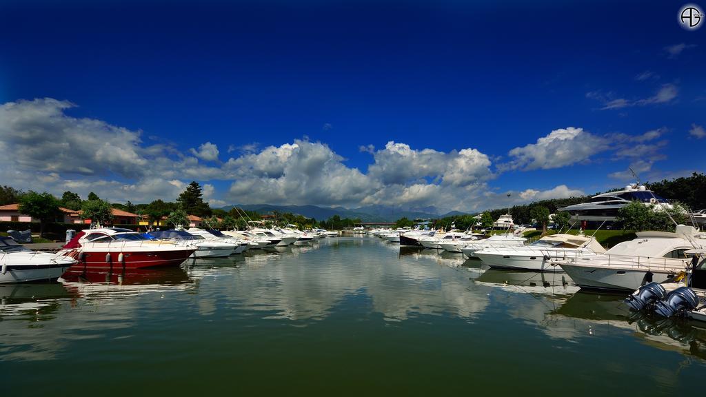 Hotel Iron Gate Marina3B Sarzana Exterior foto