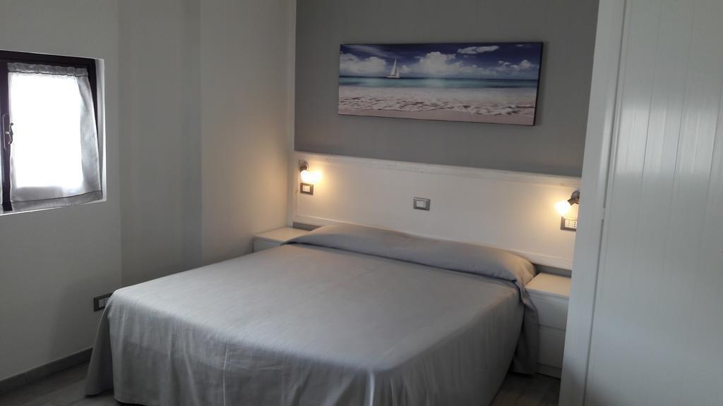 Hotel Iron Gate Marina3B Sarzana Exterior foto