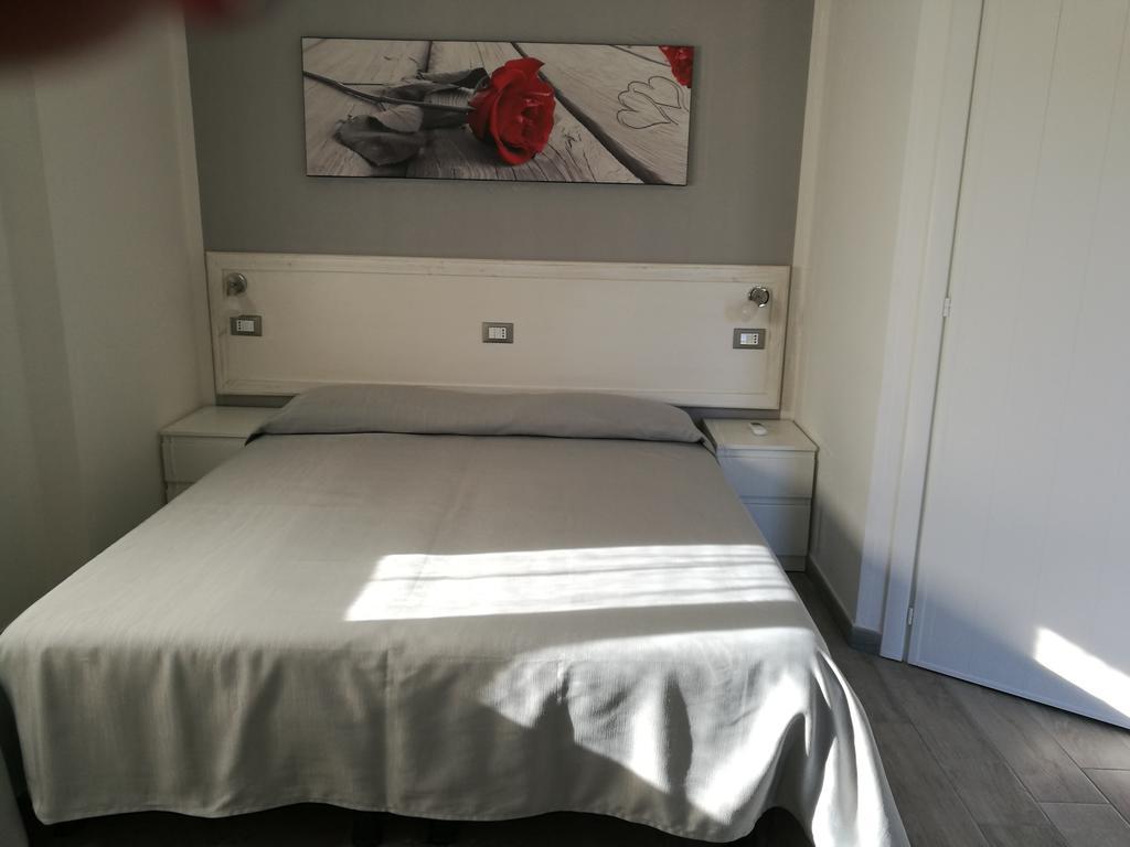 Hotel Iron Gate Marina3B Sarzana Exterior foto